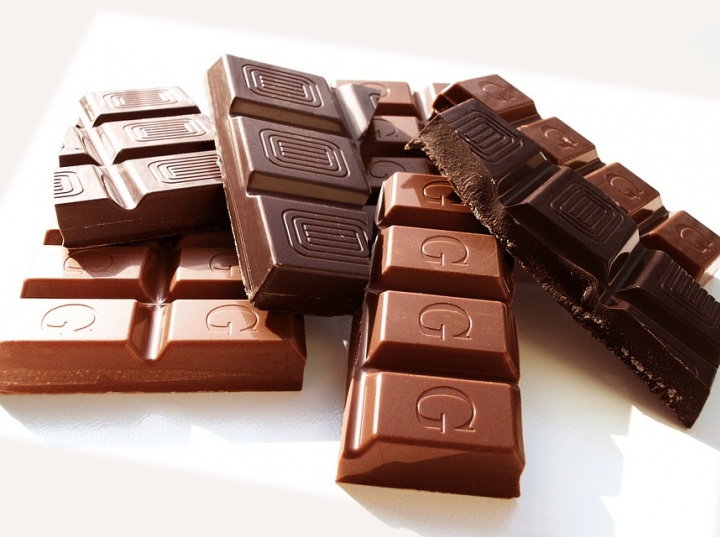 Comer chocolate y beber vivo tinto podría mantenerte joven. (Foto: Pixabay?
